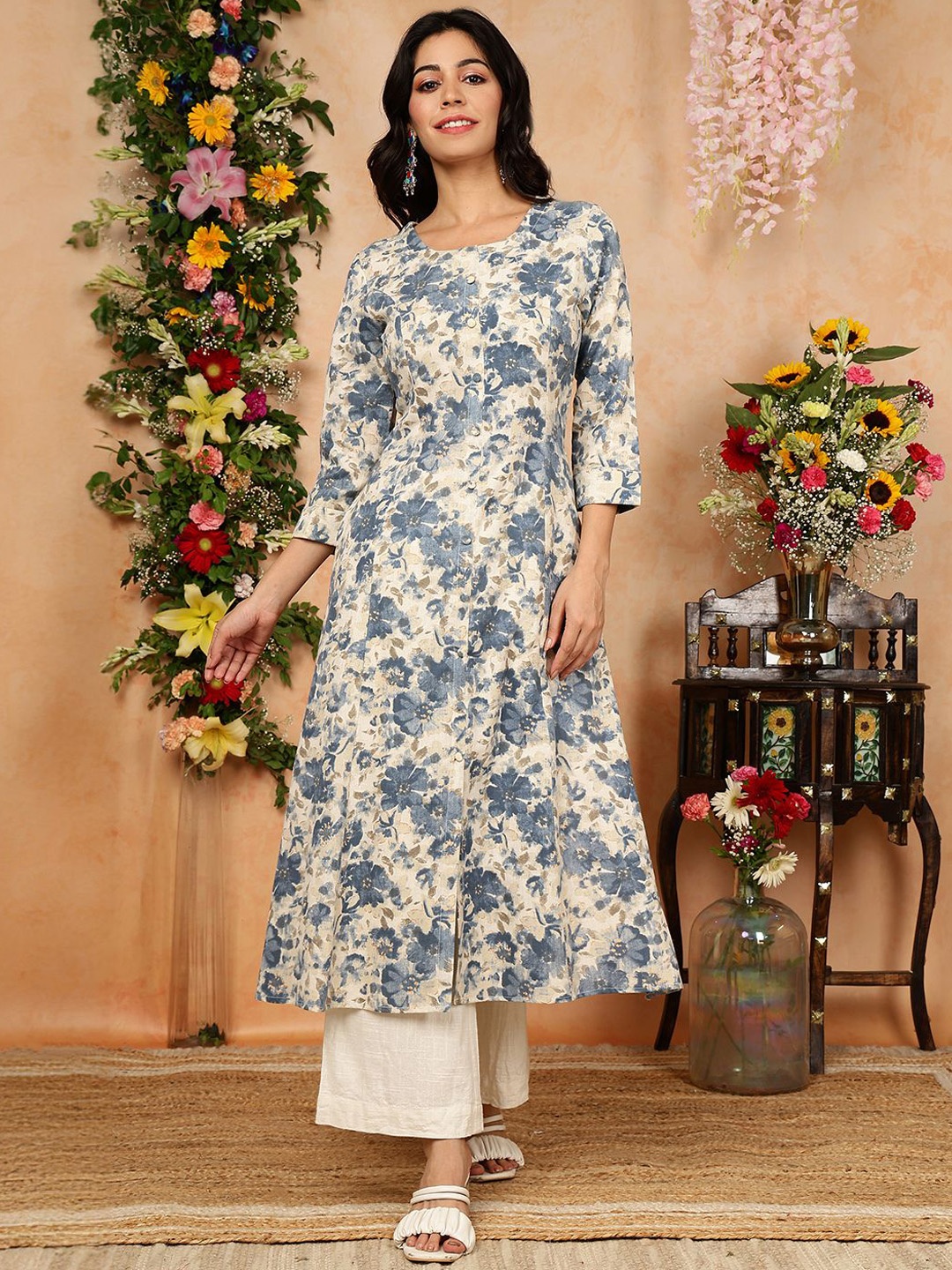 

KIMAYRA Floral Printed A-Line Kurta, Blue