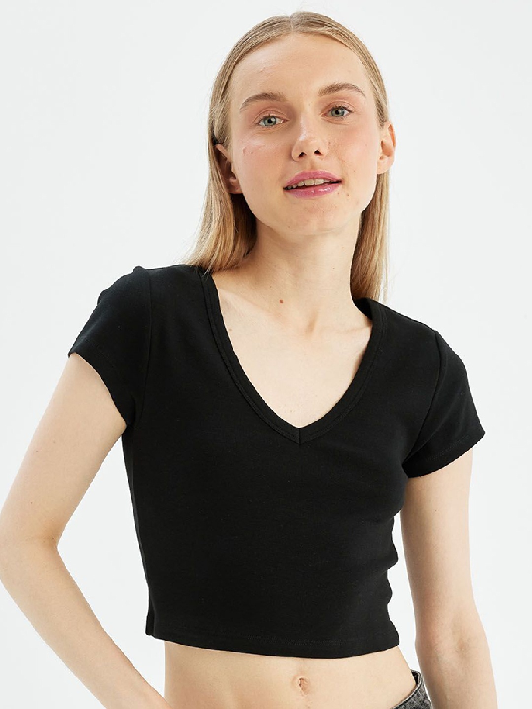 

DeFacto Women V-Neck Extended Sleeves Pockets T-shirt, Na