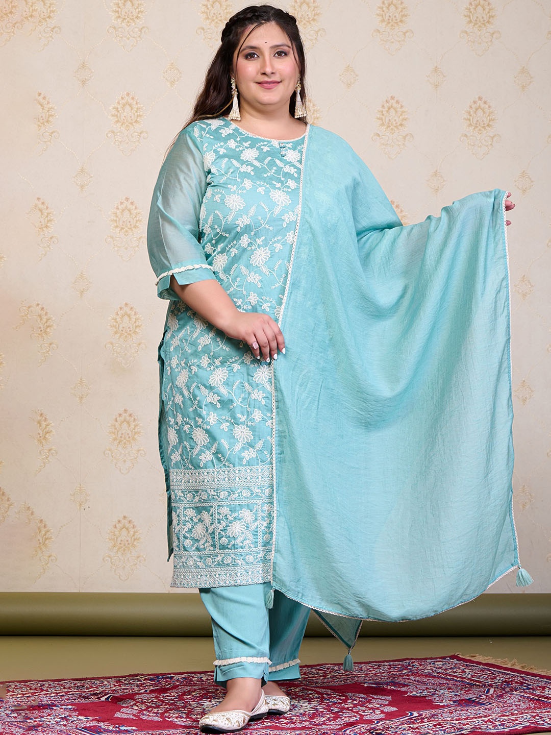 

PrettyPlus by Desinoor.com Floral Embroidered Straight Kurta With Trouser &Dupatta, Turquoise blue