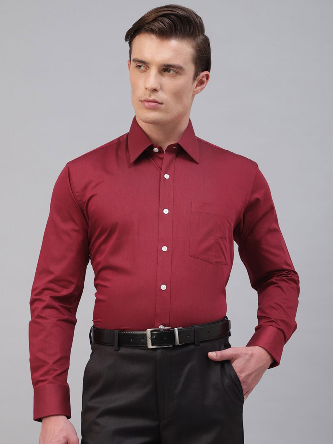 

Givo Men Smart Spread Collar Solid Cotton Formal Shirt, Maroon