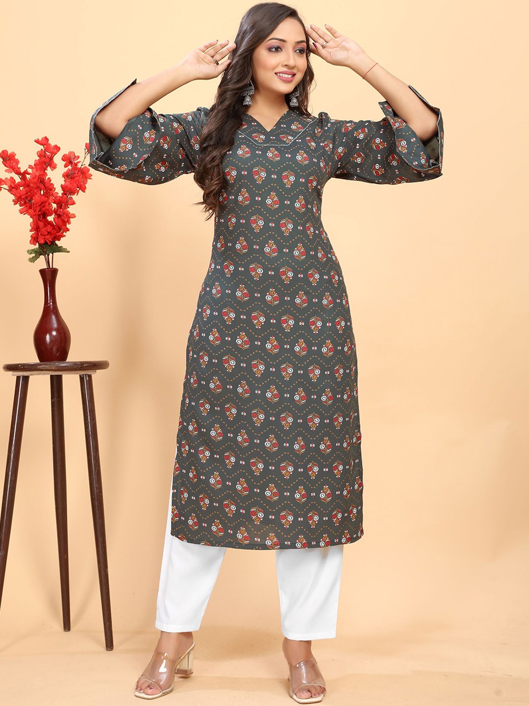 

VAAZI CREATOR Floral Straight Kurta with Trousers, Grey