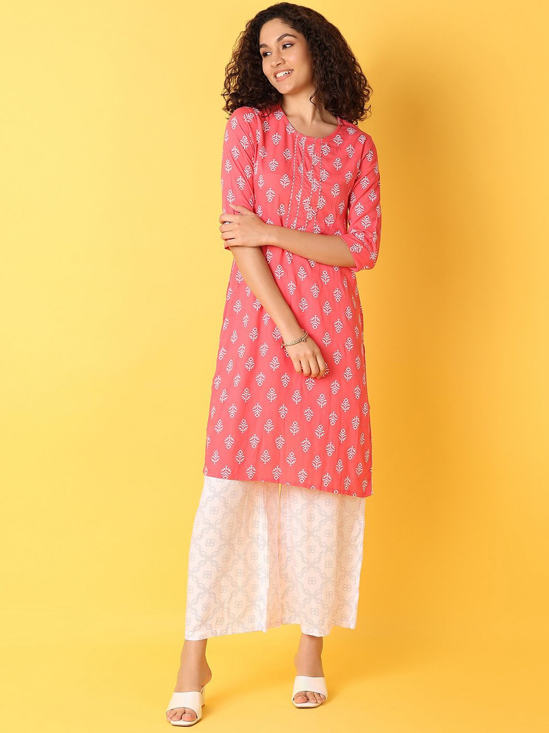 

V-Mart Floral Printed Gotta Patti Straight Kurta with Palazzos, Pink