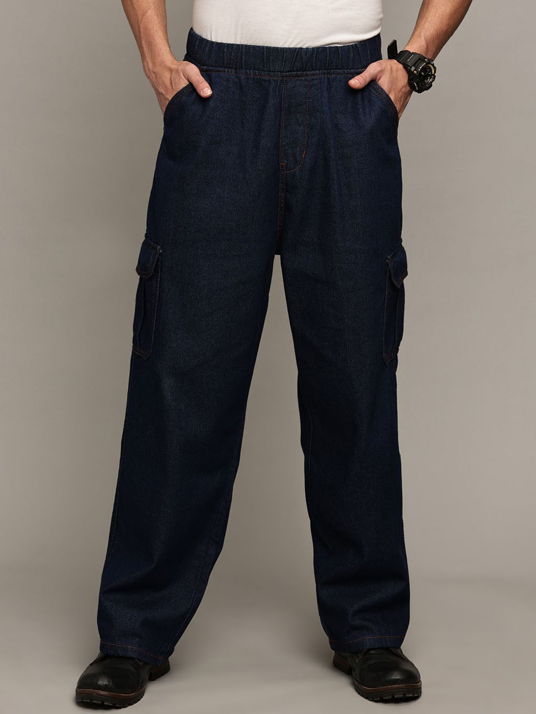 

The Roadster Lifestyle Co Men Pure Cotton Mid-Rise Relaxed Fit Cargo Styles Jeans, Navy blue