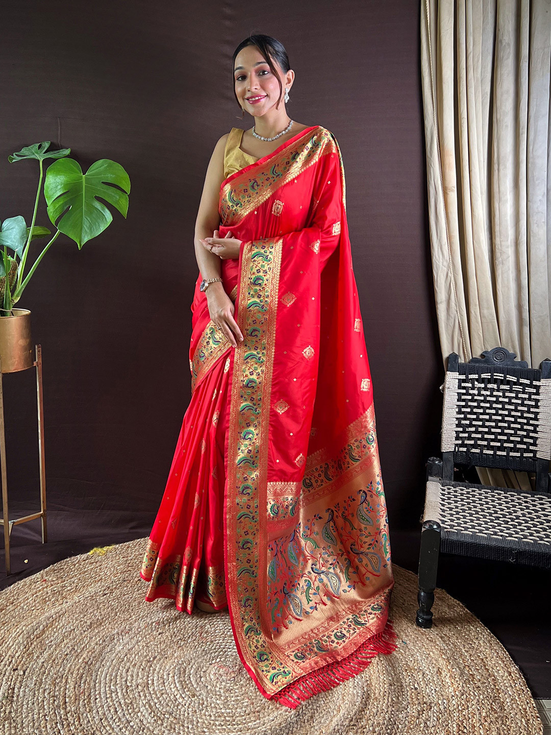 

HEER FASHION Woven Design Zari Paithani Saree, Red