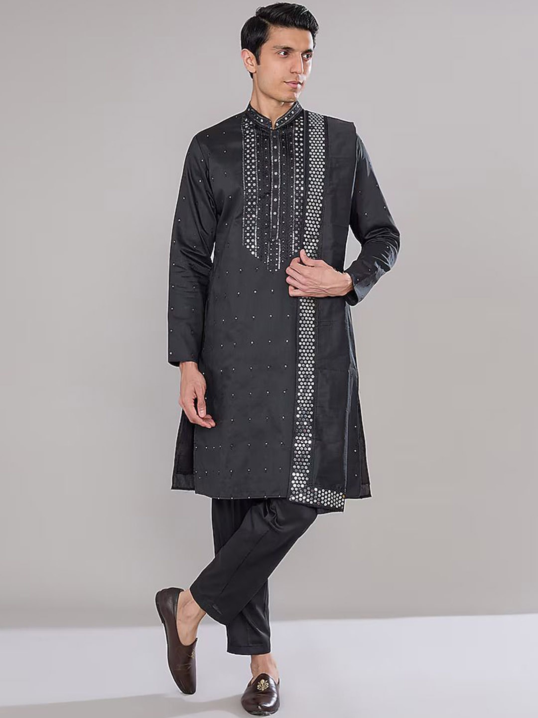 

RNG Safawala Embroidered Mandarin Collar Sequinned Raw Silk Straight Kurta with Trousers, Black