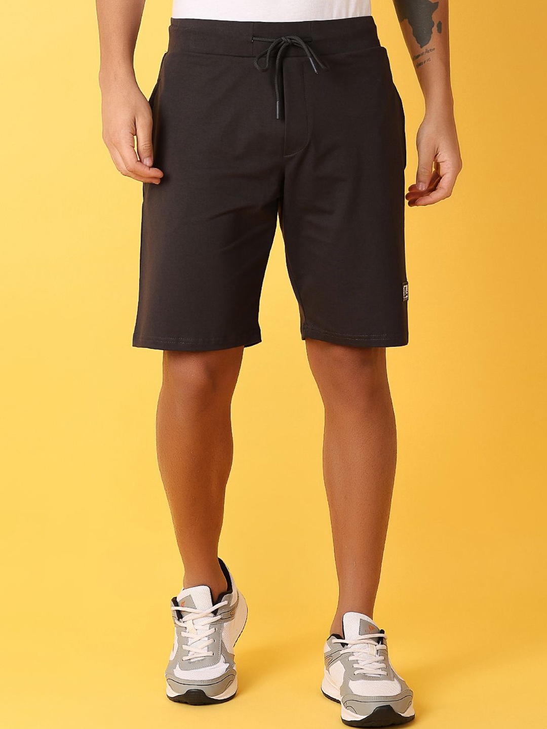 

V-Mart Men Reguar Fit Mid Rise Shorts, Charcoal