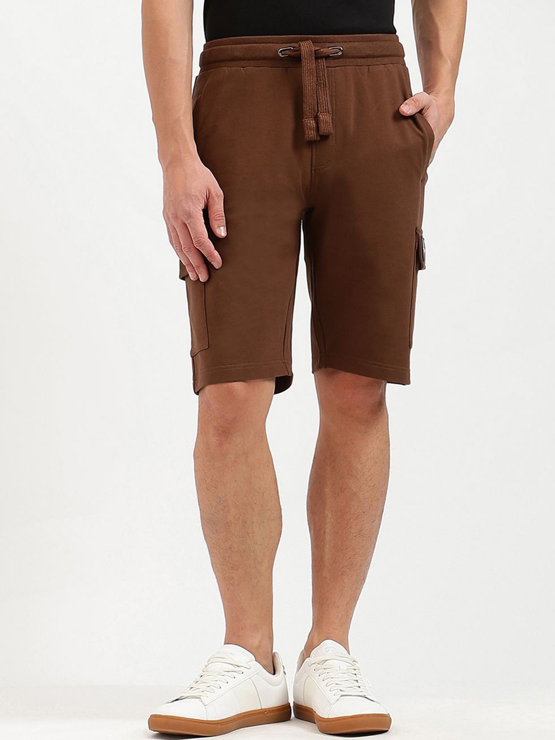 

United Colors of Benetton Men Relaxed Fit Mid-Rise Cargo Shorts, Brown