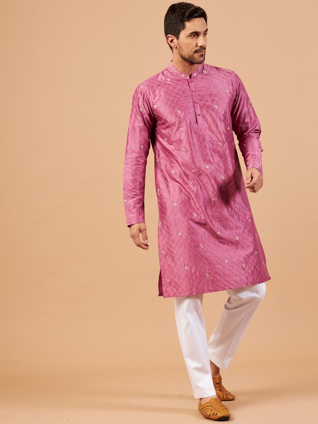 

HILO DESIGN Geometric Woven Design Thread Work Mandarin Collar Pure Silk Straight Kurta, Purple