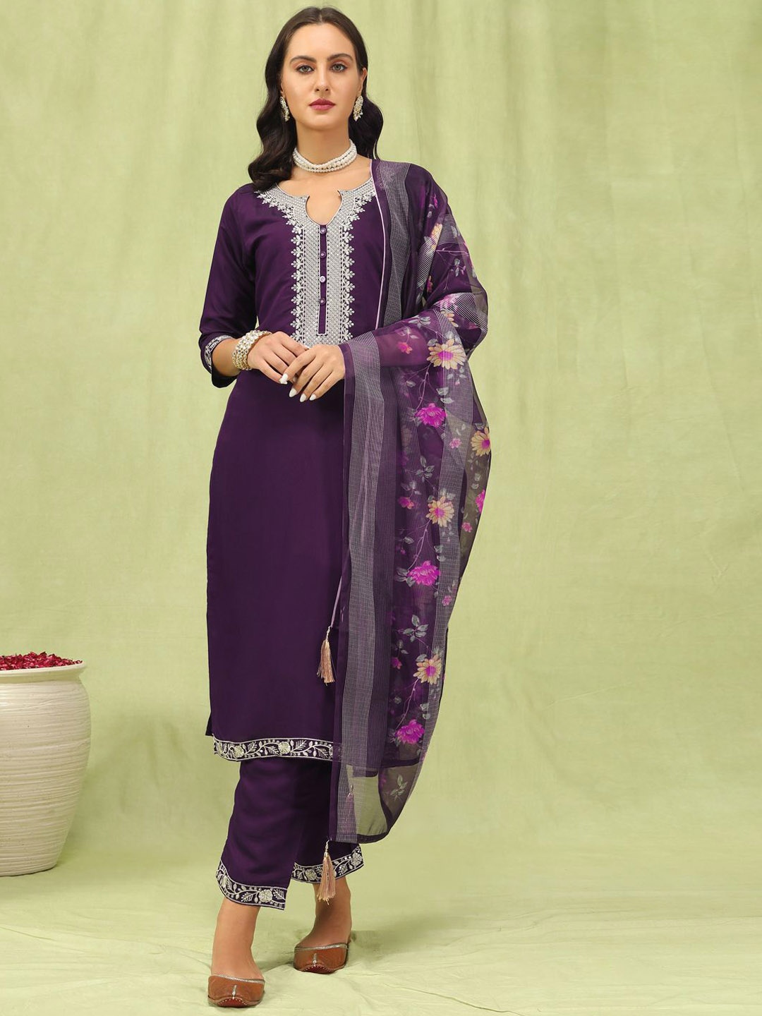 

VredeVogel Floral Yoke Design Thread Work Straight Kurta & Trousers With Dupatta, Purple