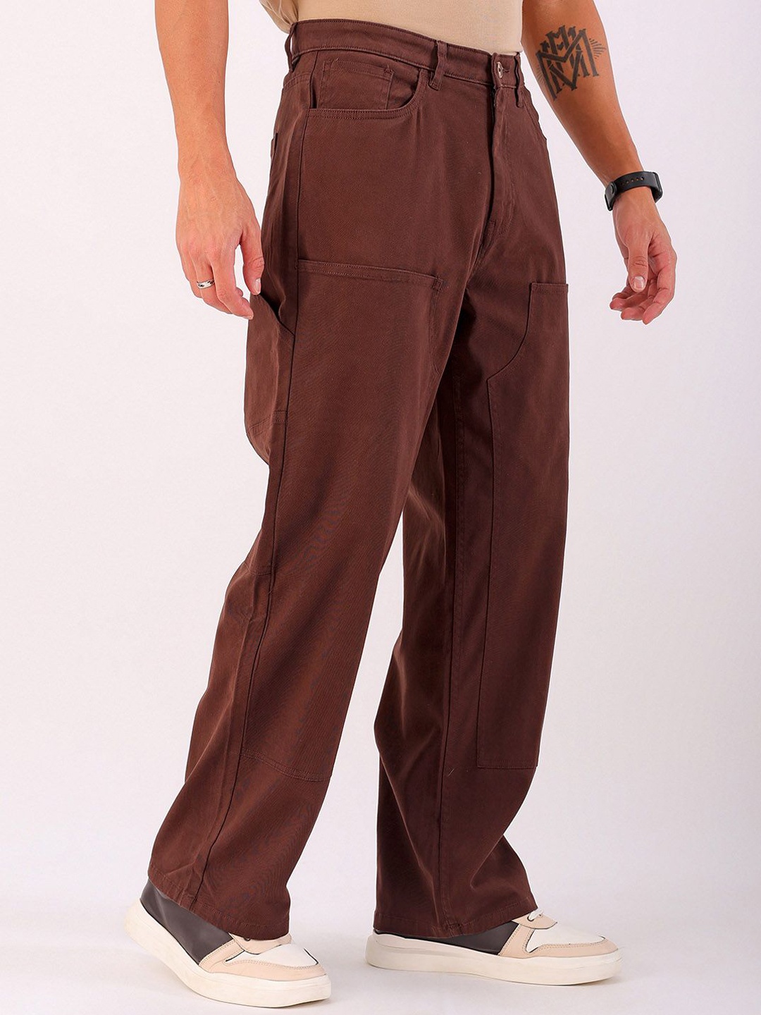 

The Indian Garage Co Men Loose Fit Cargo Trousers, Brown