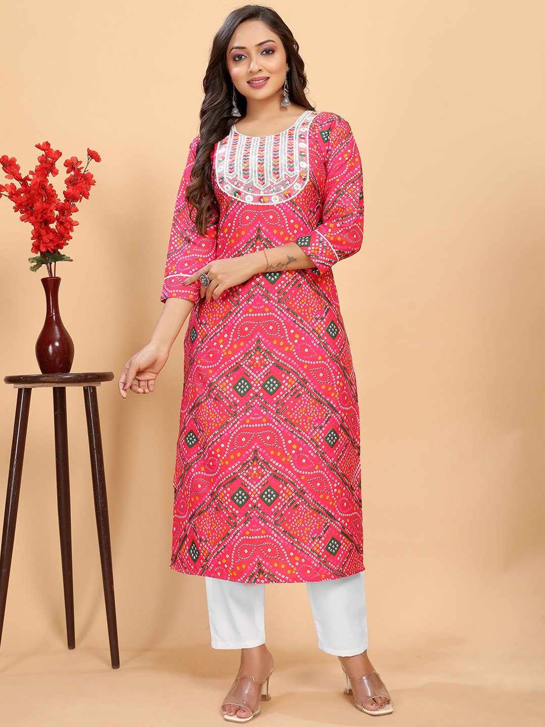 

VAAZI CREATOR Bandhani Printed Round Neck Straight Kurta with Trousers, Pink
