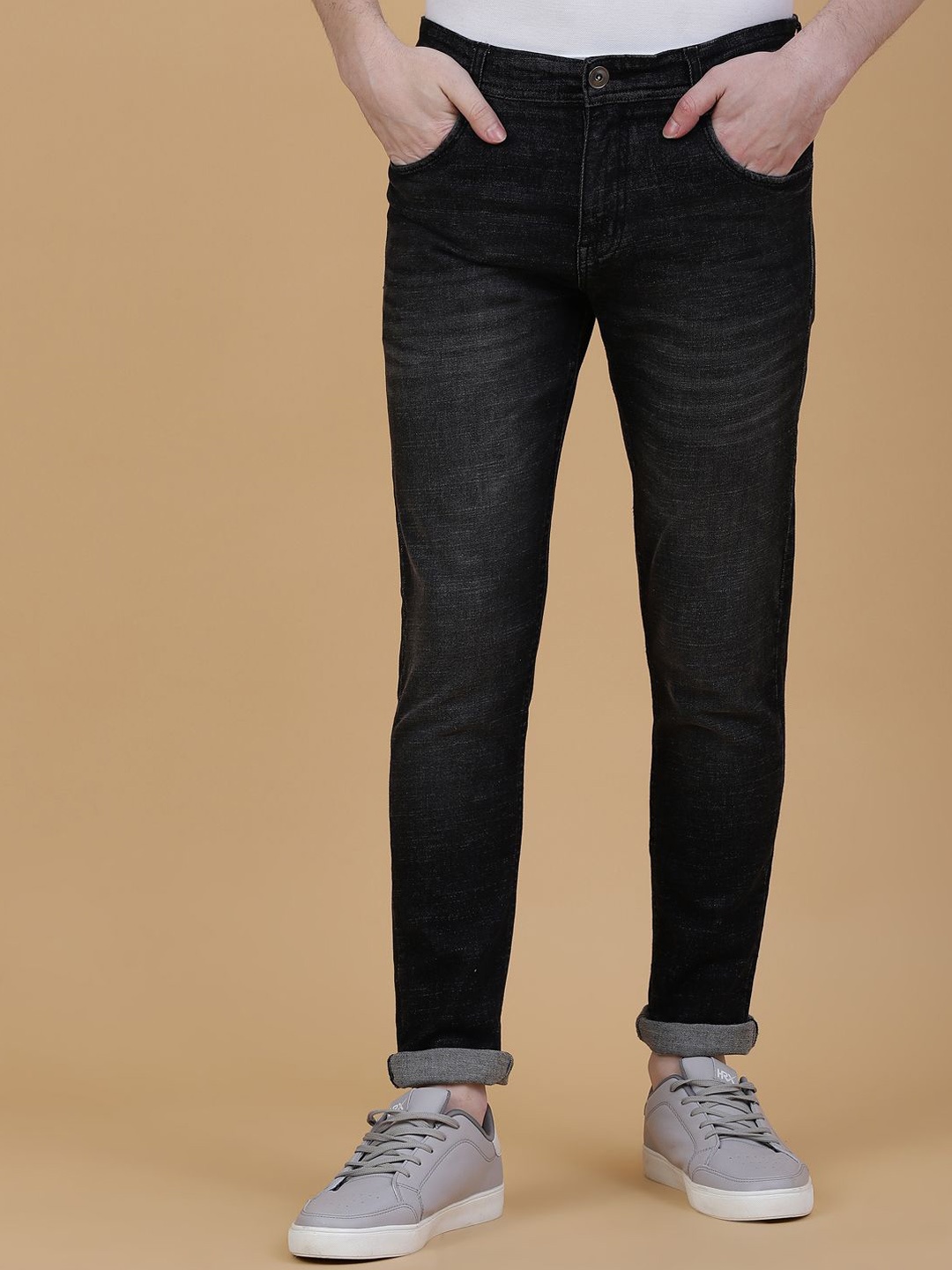 

MANTICORE Men Low Distress Light Fade Jeans, Black
