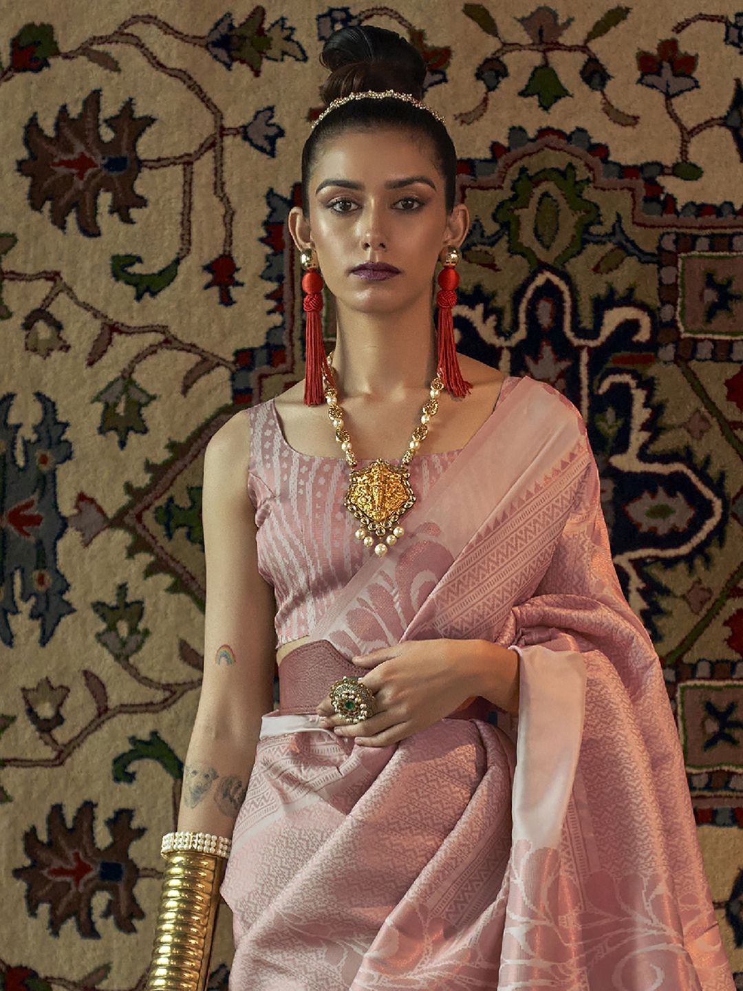 

Saree mall Ethnic Motifs Zari Silk Blend Kanjeevaram Sarees, Pink