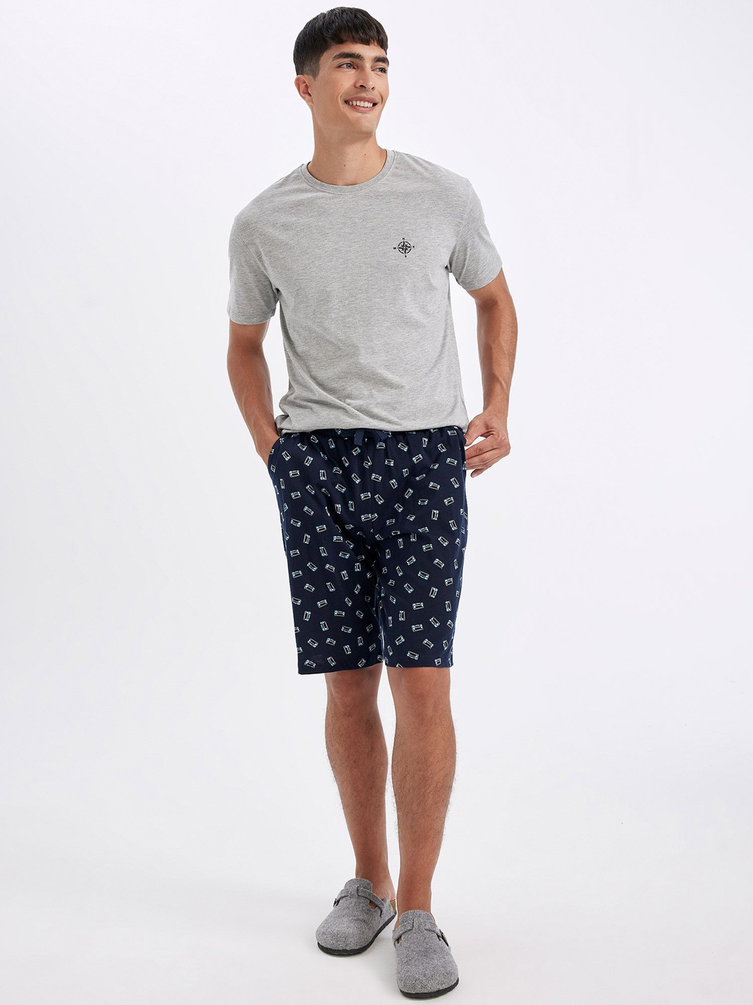 

DeFacto Men Pure Cotton Printed Shorts, Navy blue