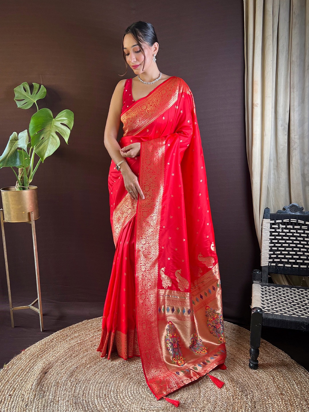 

HEER FASHION Ethnic Motifs Zari Pure Silk Paithani Red Saree