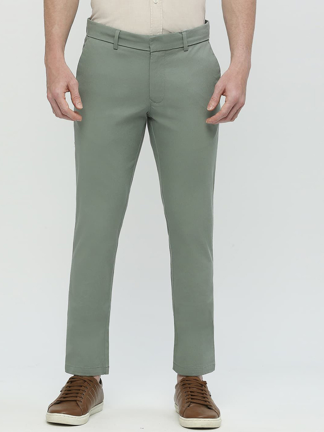 

Basics Men Tapered Fit Trousers, Green