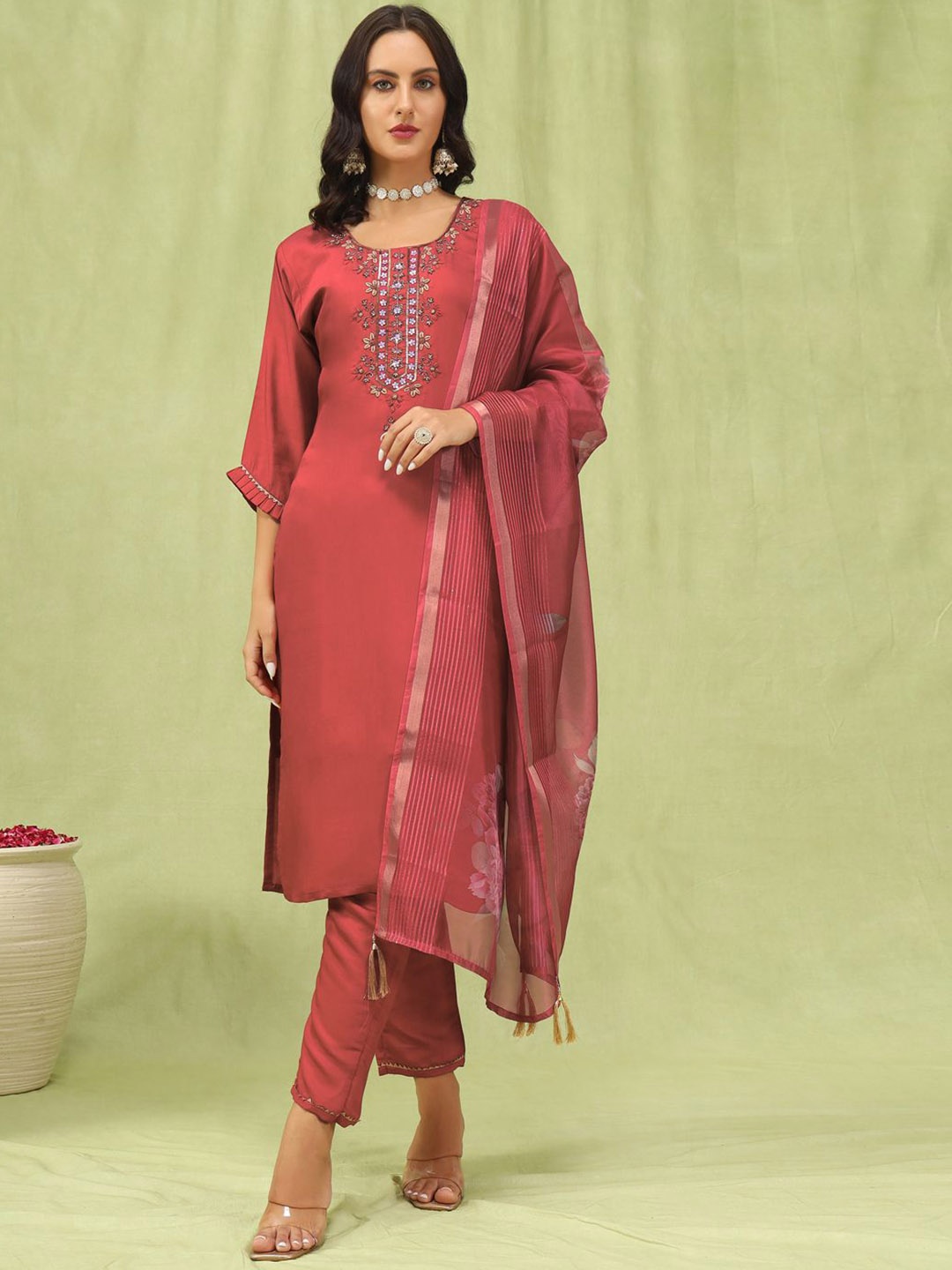 

VredeVogel Floral Embroidered Straight Kurta & Trousers With Dupatta, Peach
