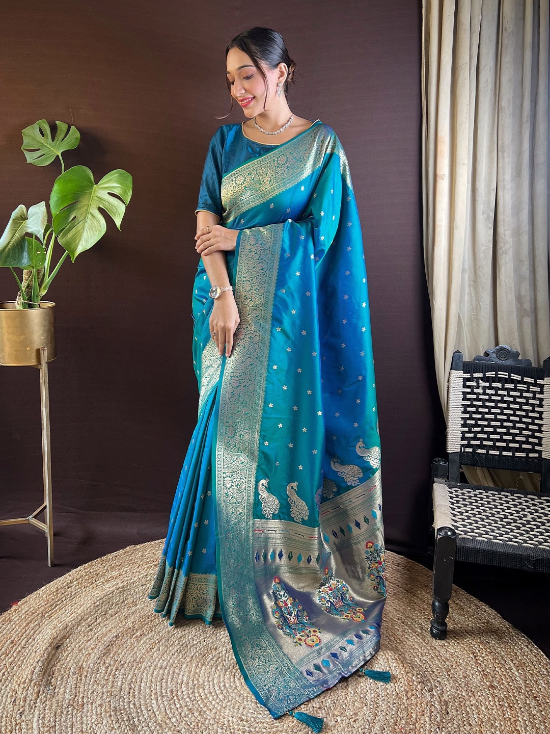 

HEER FASHION Woven Design Zari Silk Blend Teal Paithani Saree