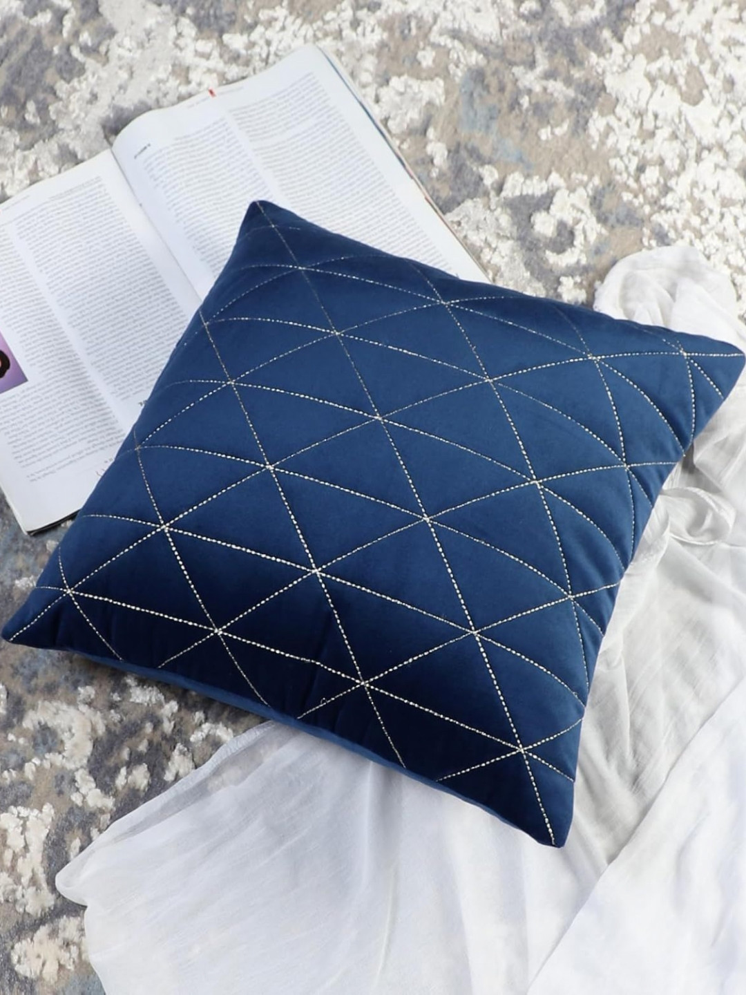 

Decoghar Blue & Gold-Toned Geometric Printed Velvet Square Cushion Cover