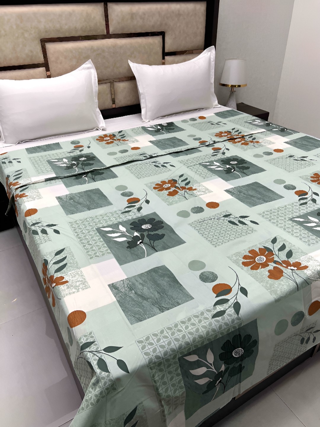 

Pure Decor White & Green Printed Super King Pure Cotton Duvet Cover