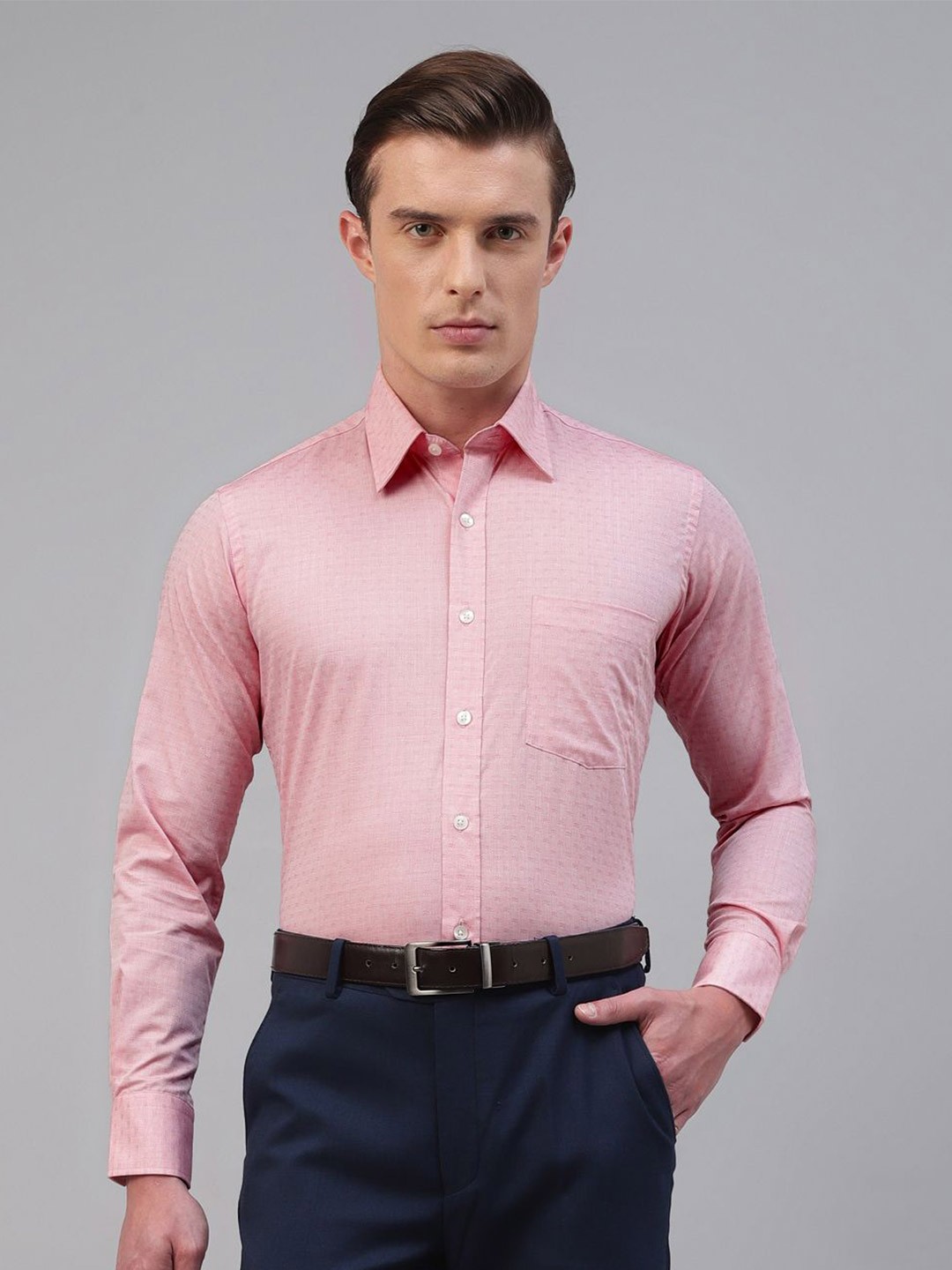 

Givo Men Smart Spread Collar Solid Cotton Casual Shirt, Pink