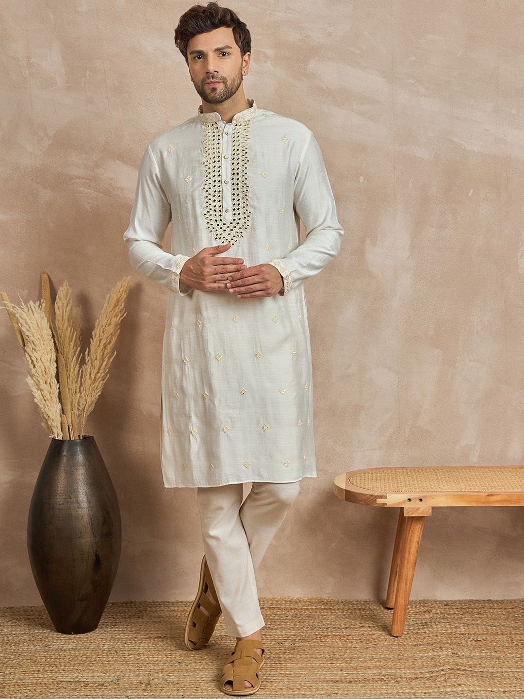 

Anouk Floral Embroidered Mandarin Collar Mirror Work Straight Kurta, Cream