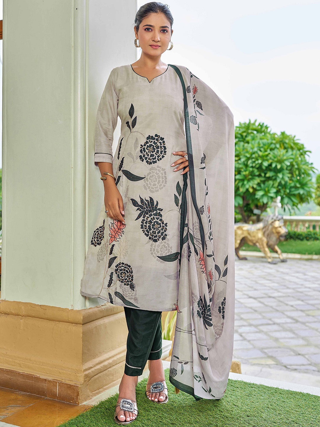 

TWINS LADY Floral Printed Regular Sequinned Straight Kurta with Trousers & With Dupatta, Cream