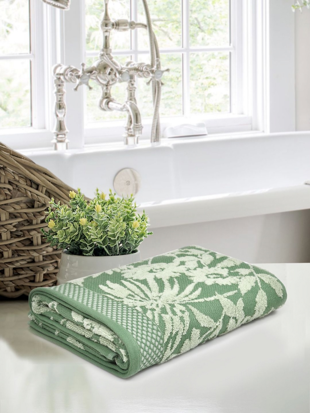 

Home Fresh Green & White Floral Printed Cotton 500 GSM Bath Towel