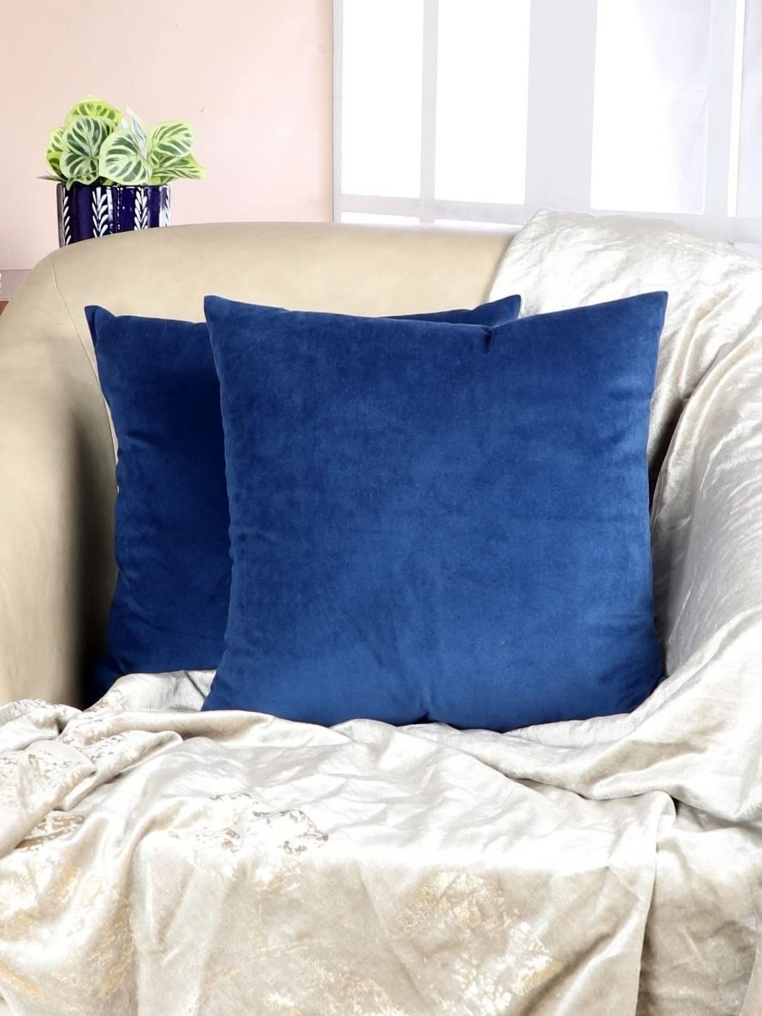 

Decoghar Blue 2 Pieces Velvet Square Cushion Covers