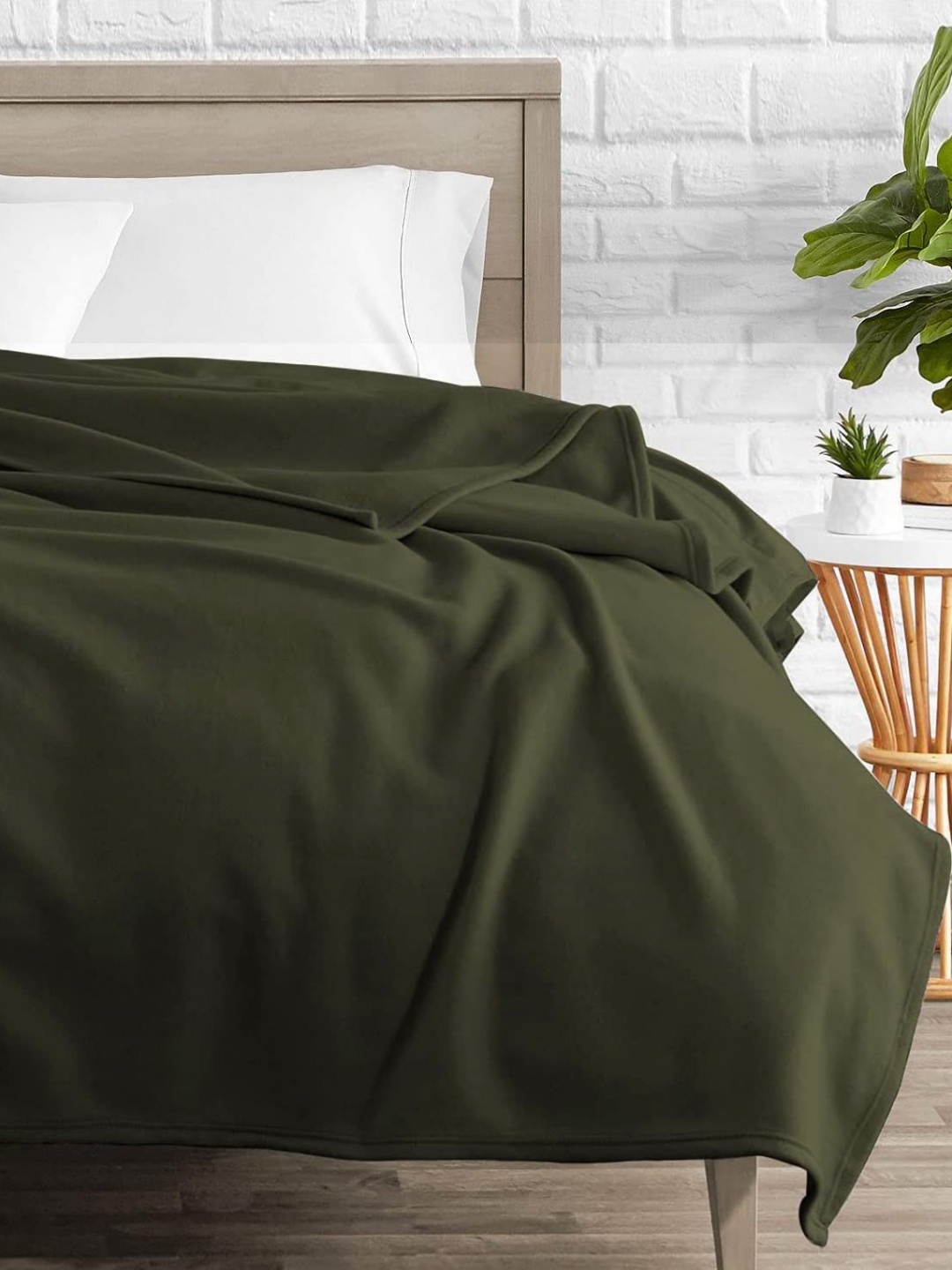 

THE little BIG STORE Olive Green 800 GSM Mild Winter Single Bed Blanket