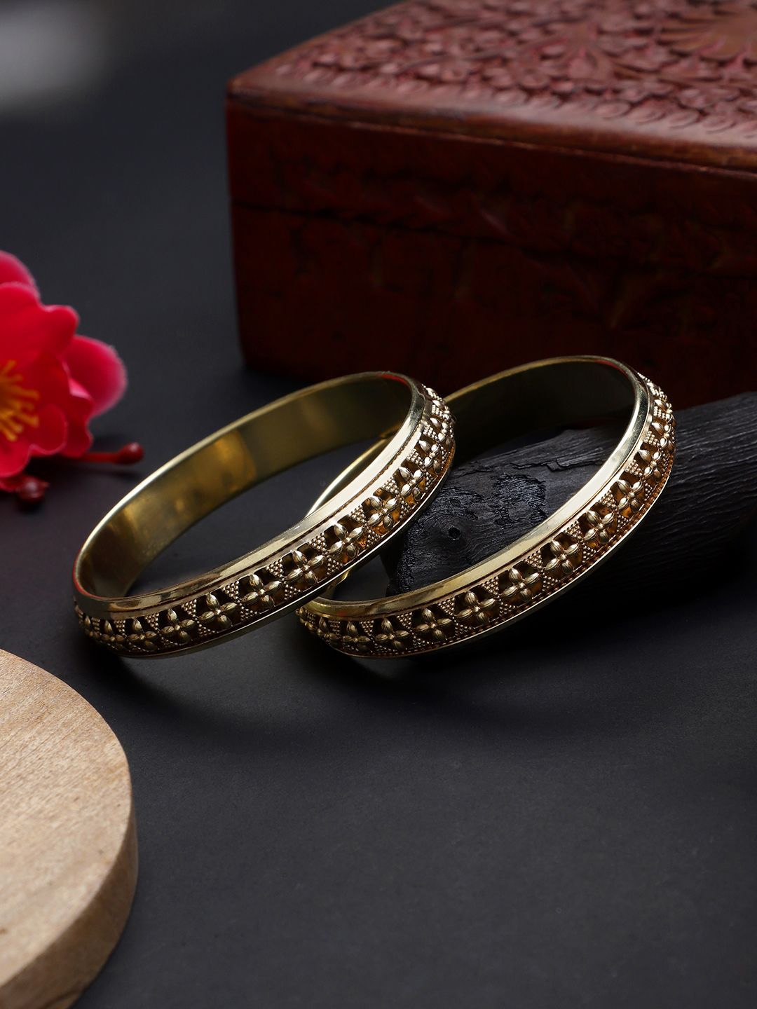 

CARDINAL Set Of 2 Gold Plated Bangles