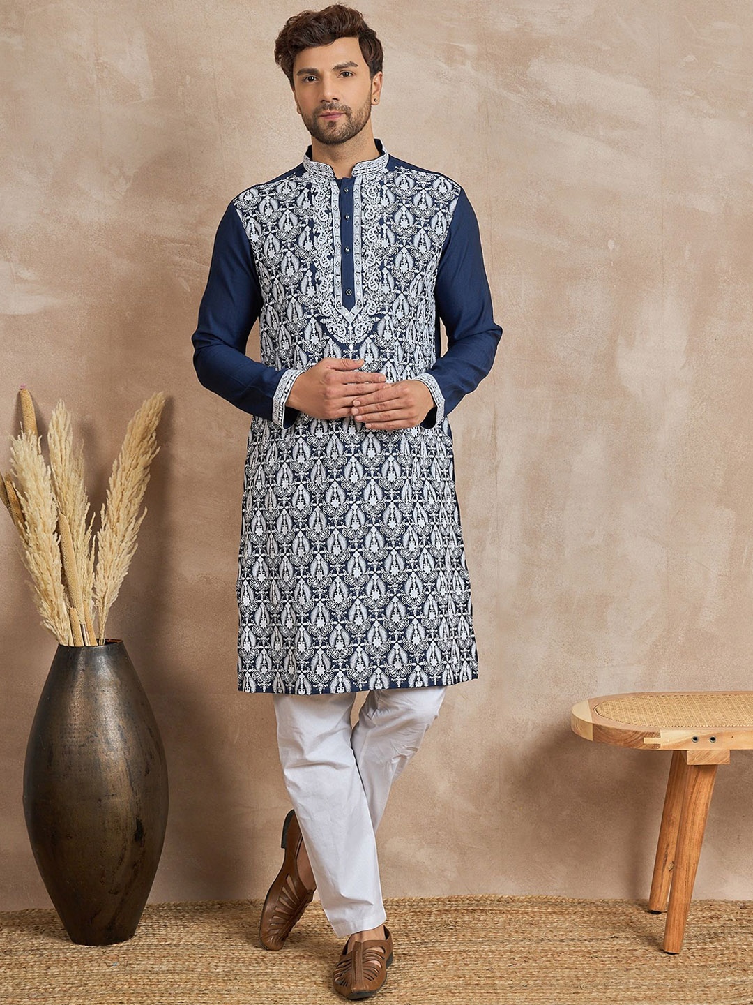 

Anouk Ethnic Motifs Embroidered Mandarin Collar Straight Kurta, Blue