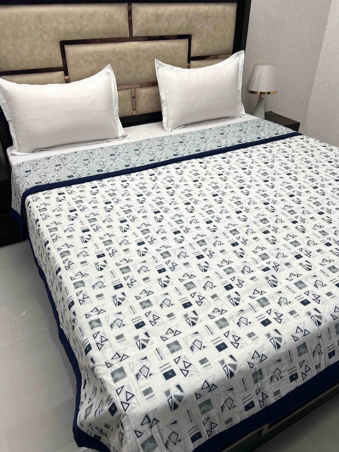 

Pure Decor Blue & White Geometric Printed Pure Cotton AC Room 233 GSM Double Bed Dohar