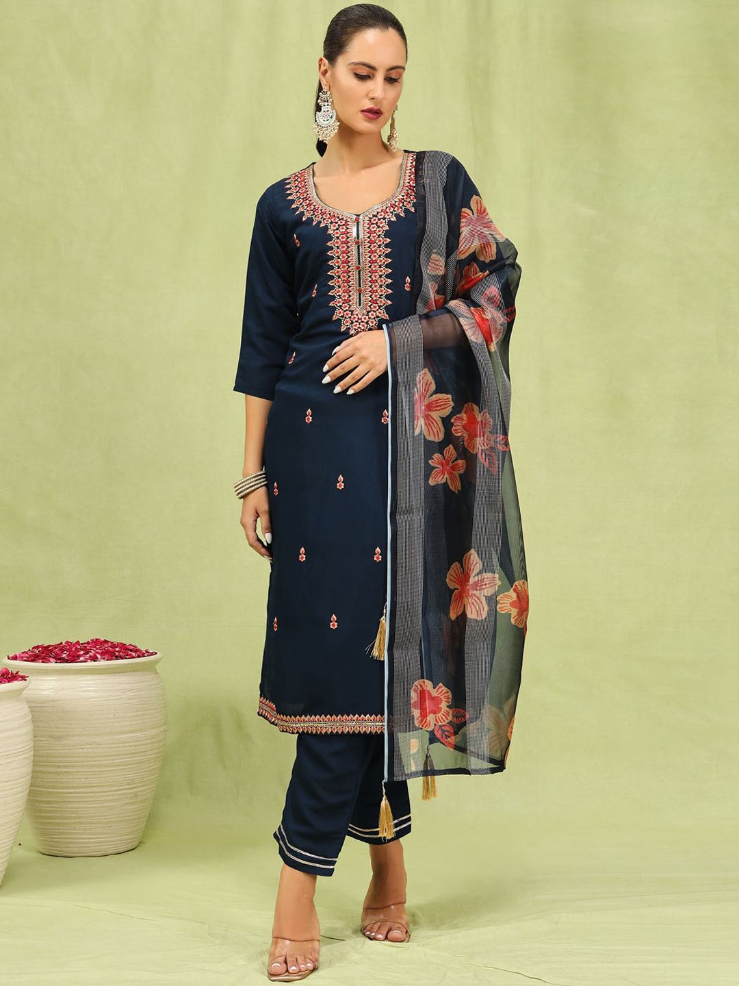 

VredeVogel Ethnic Motifs Embroidered Sequinned Straight Kurta & Trousers With Dupatta, Navy blue