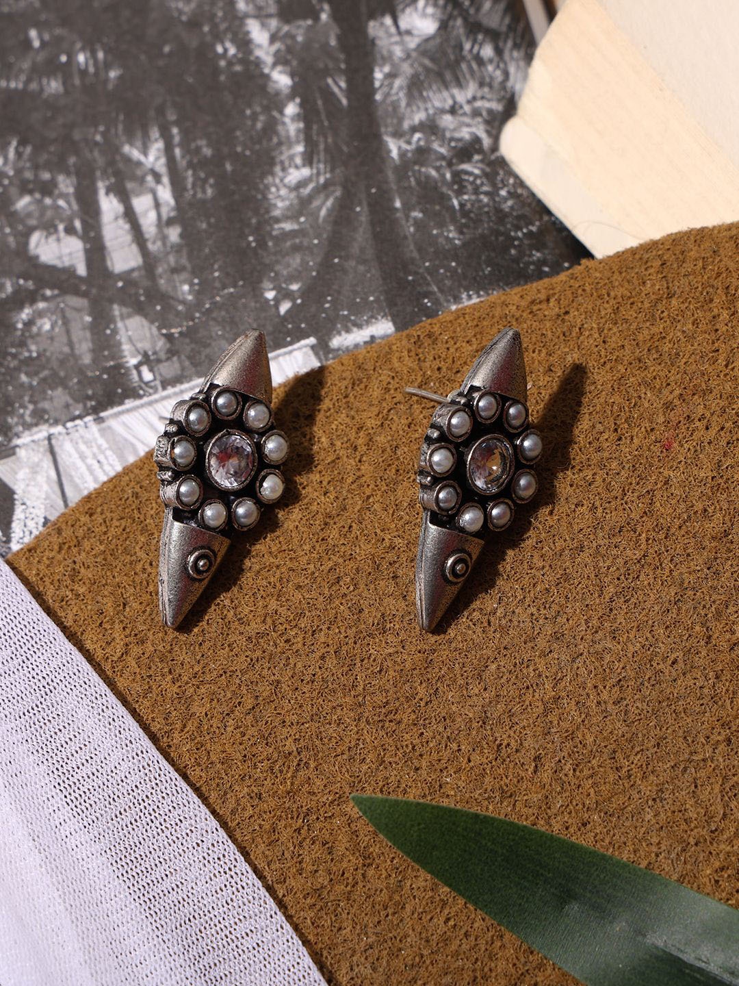 

VENI Silver-Plated Stone-Studded Oxidised Studs