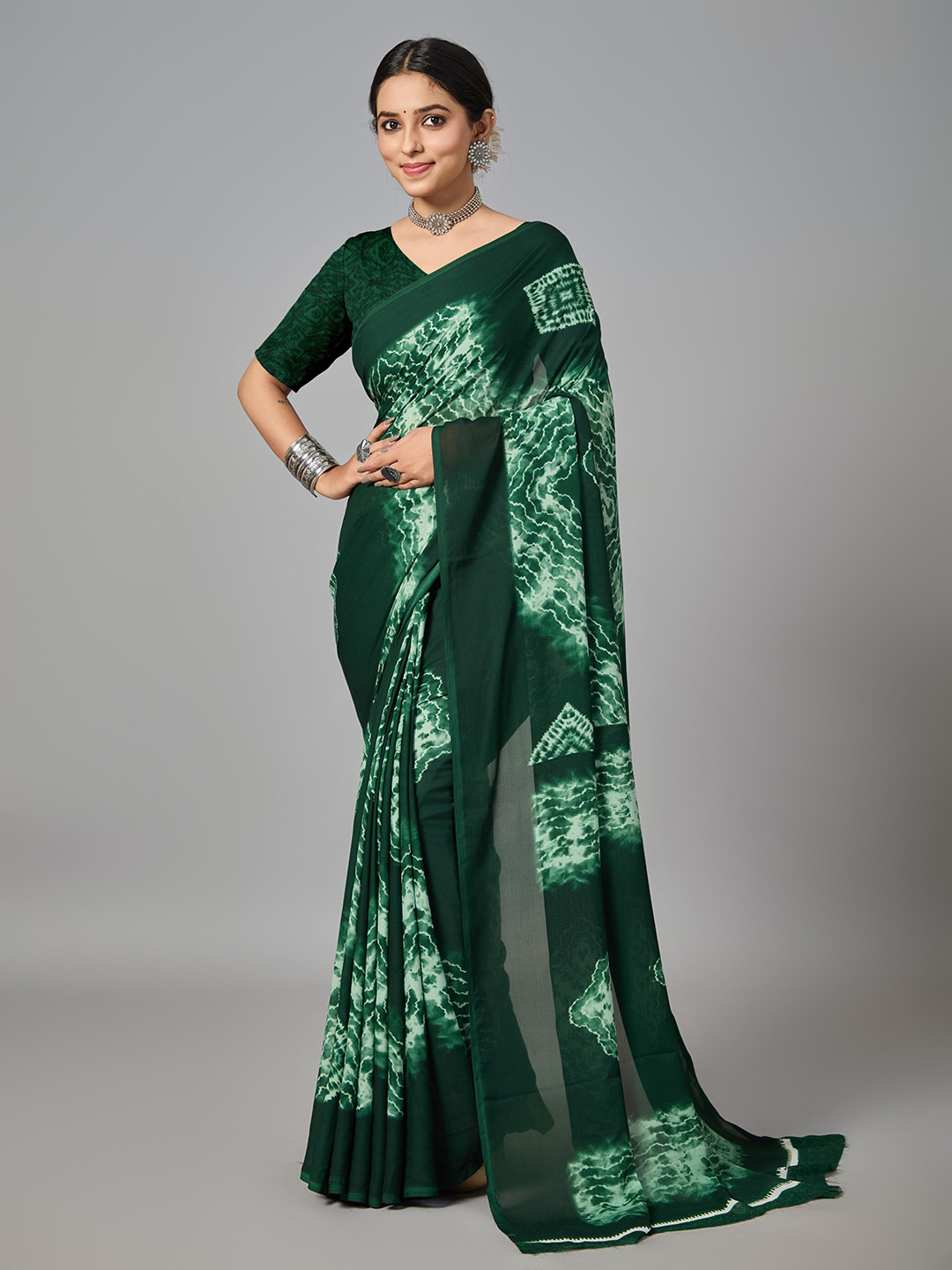 

VIRICA Tie and Dye Printed Soft Saree With Blouse Piece, Green