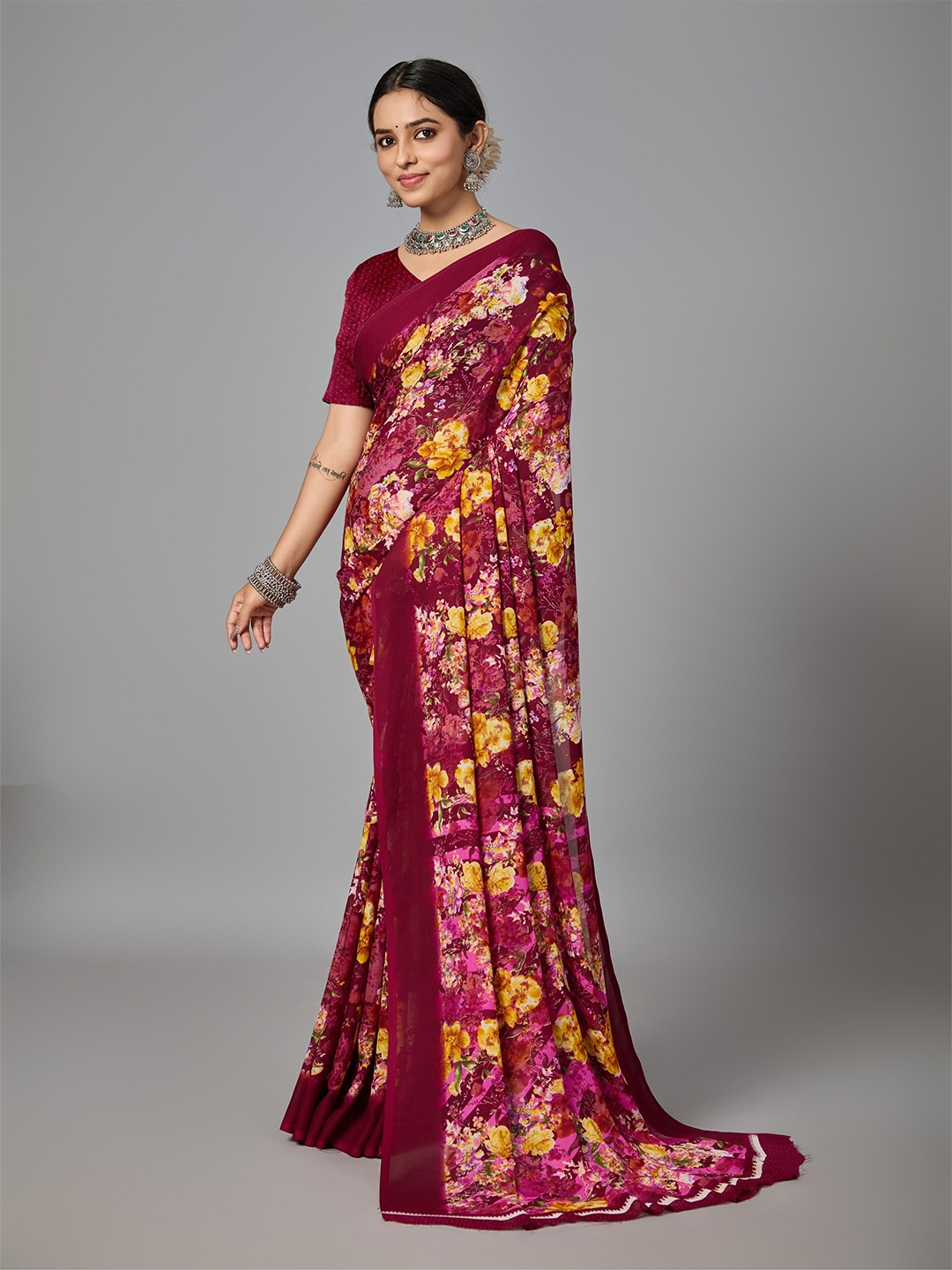 

VIRICA Floral Printed Saree With Blouse Piece, Maroon