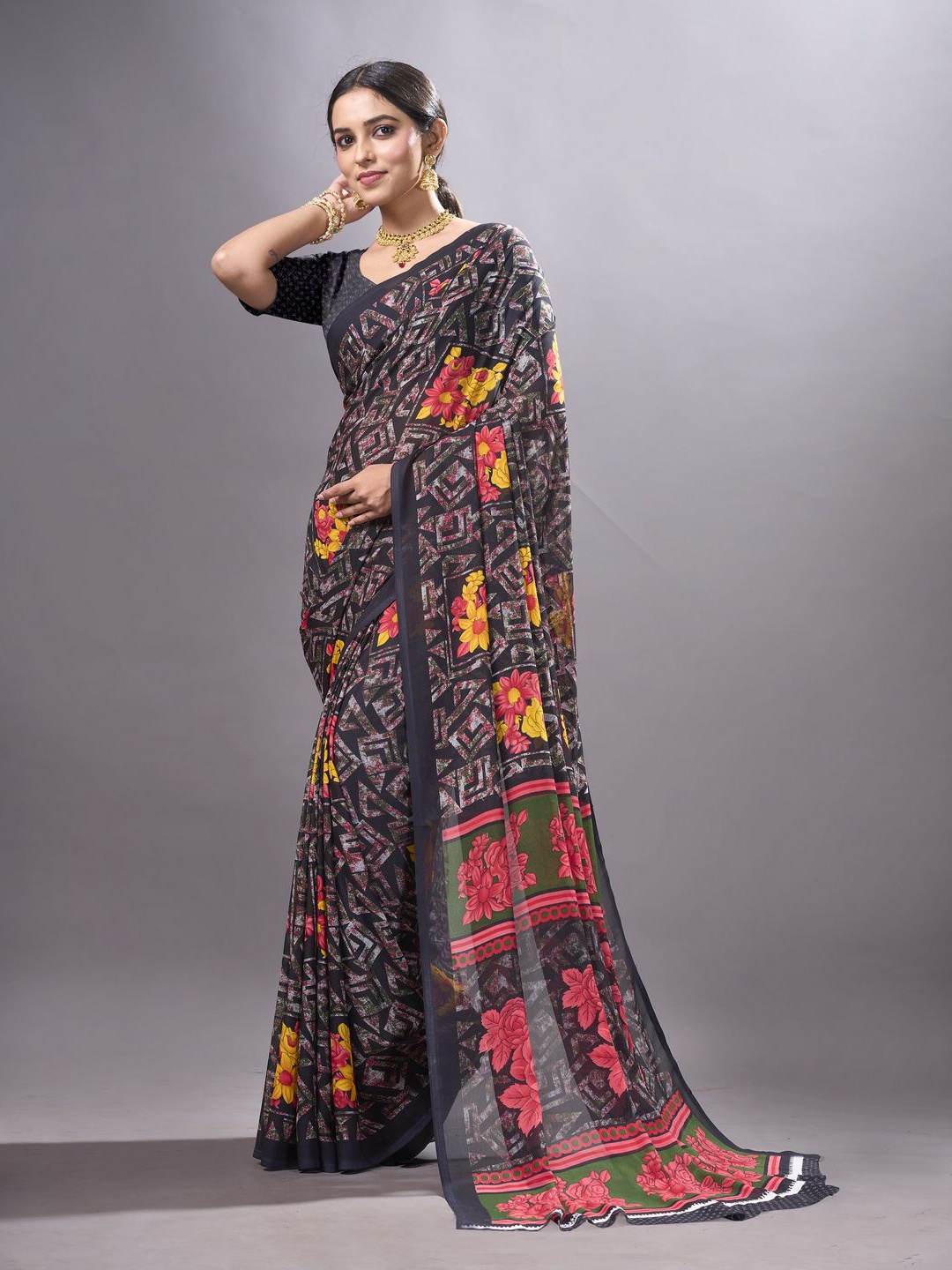 

VIRICA Floral Printed Saree, Black