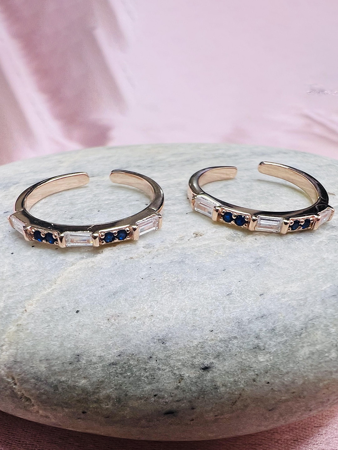 

Arte Jewels Sterling Silver Cubic Zirconia Studded Toe Rings, Gold