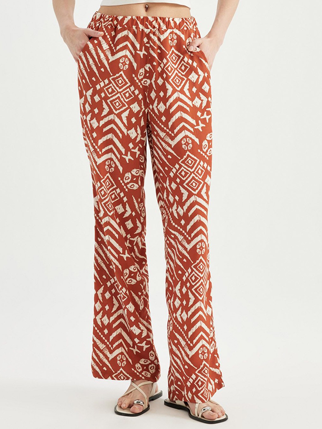 

DeFacto Women Printed Mid-Rise Regular Fit Parallel Trousers, Rust