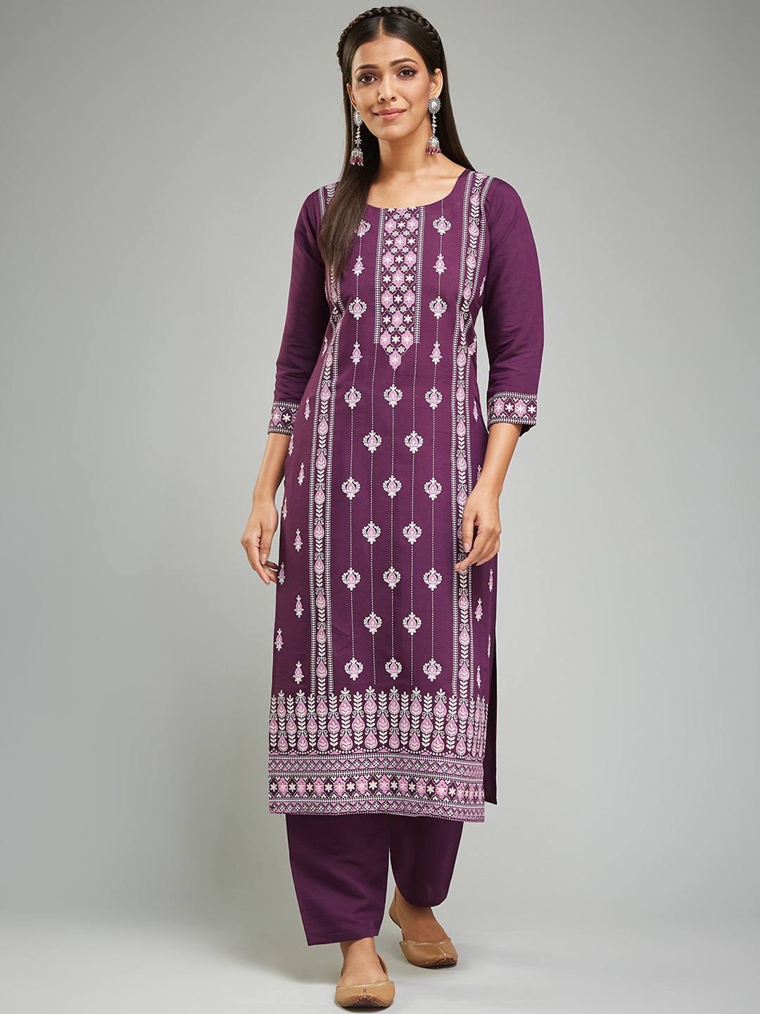 

CANIZZARO Floral Printed Round Neck Chanderi Silk Straight Kurta With Trousers, Magenta