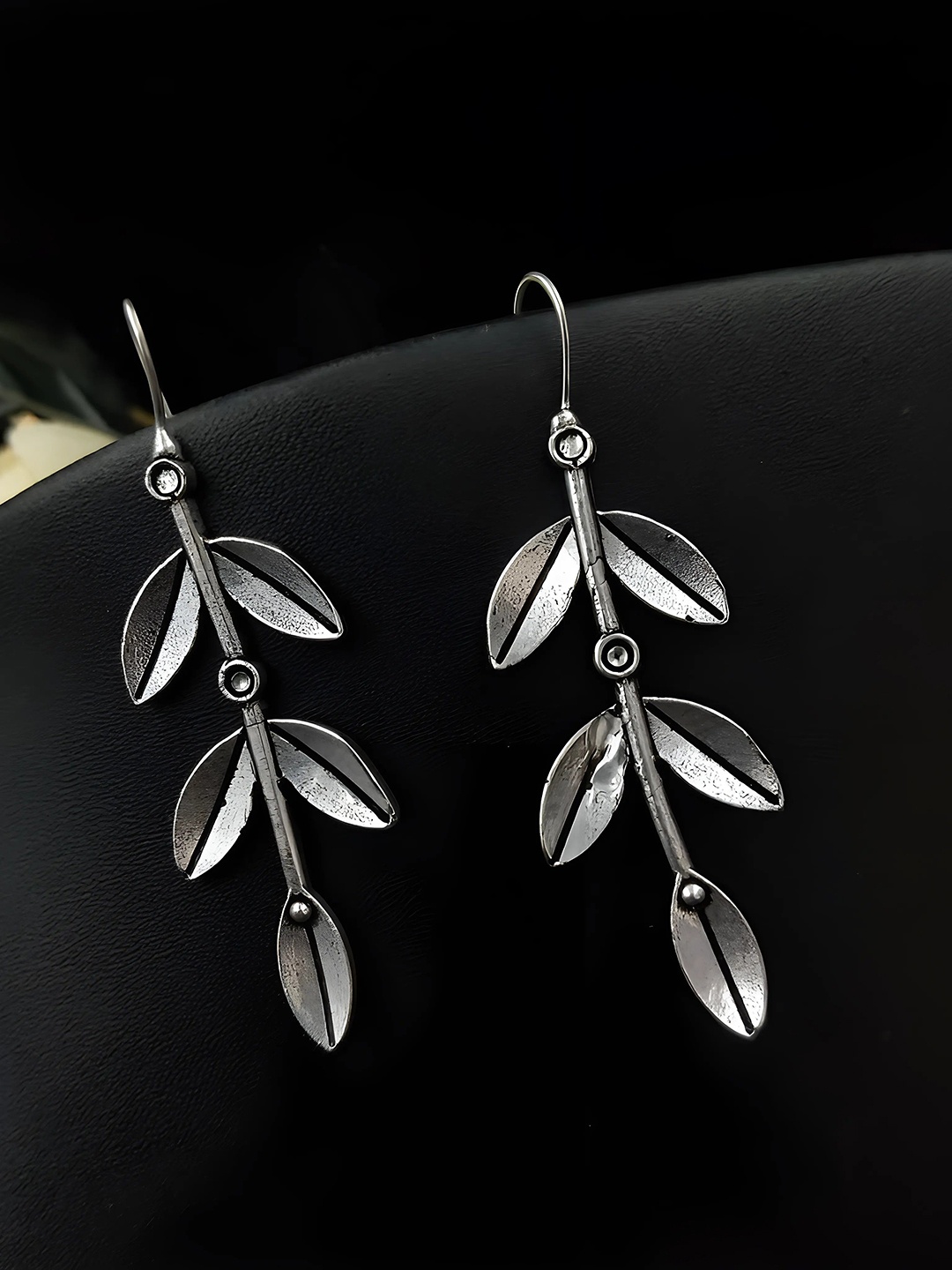 

Sangria Silver Plated Leaf Shaped Drop Earrings