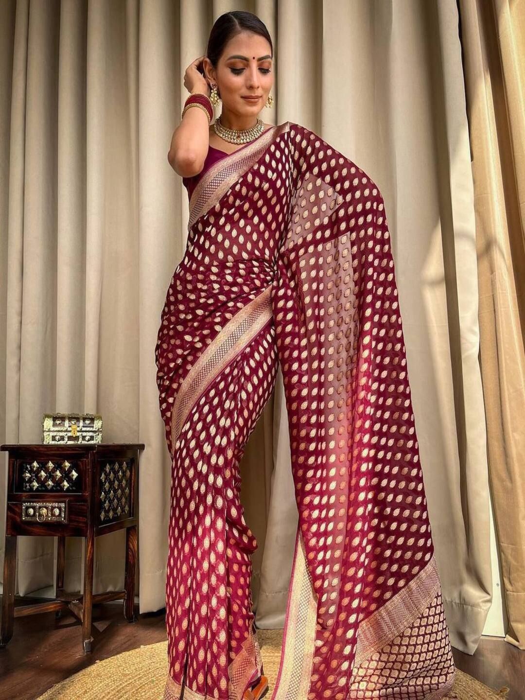 

SANJANA SILK Ethnic Motifs Zari Silk Blend Kanjeevaram Saree, Magenta