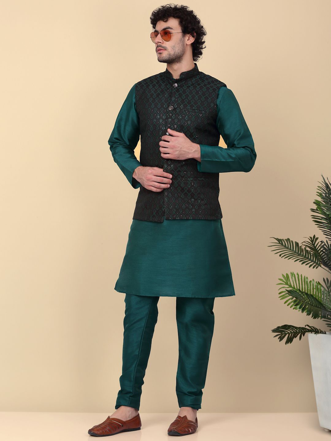 

KRAFT INDIA Mandarin Collar Sequinned Kurta With Churidar, Green