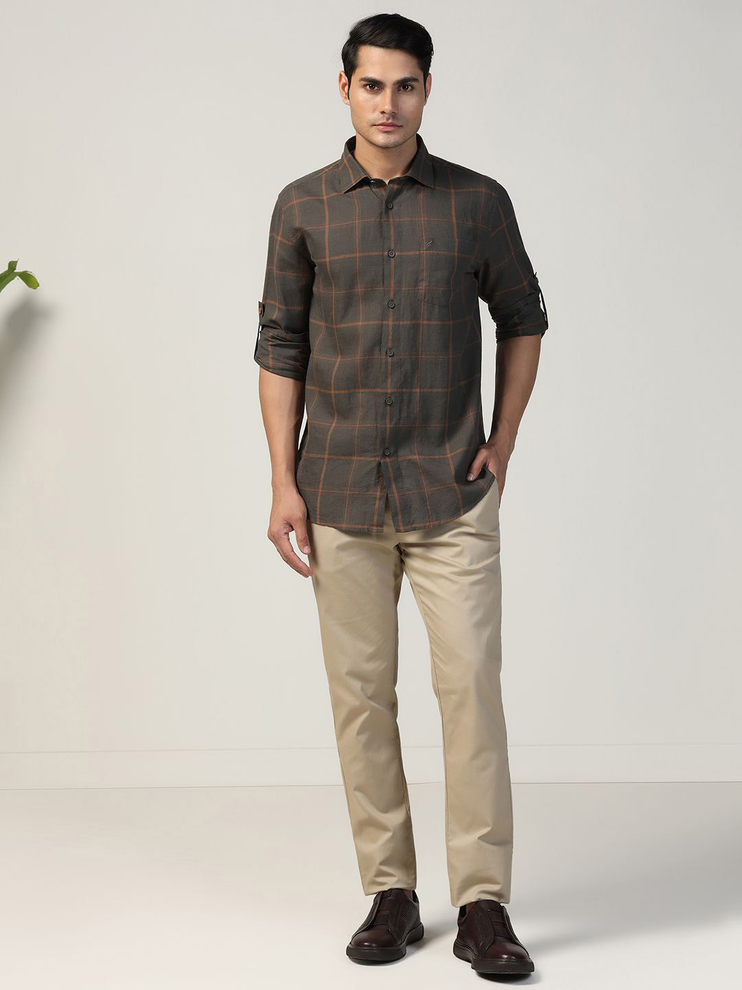 

Blackberrys Men Slim Fit Opaque Checked Casual Shirt, Olive