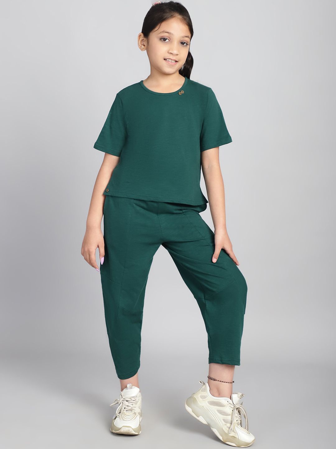 

Baawri Girls Round Neck Pure Cotton Top With Trousers, Green