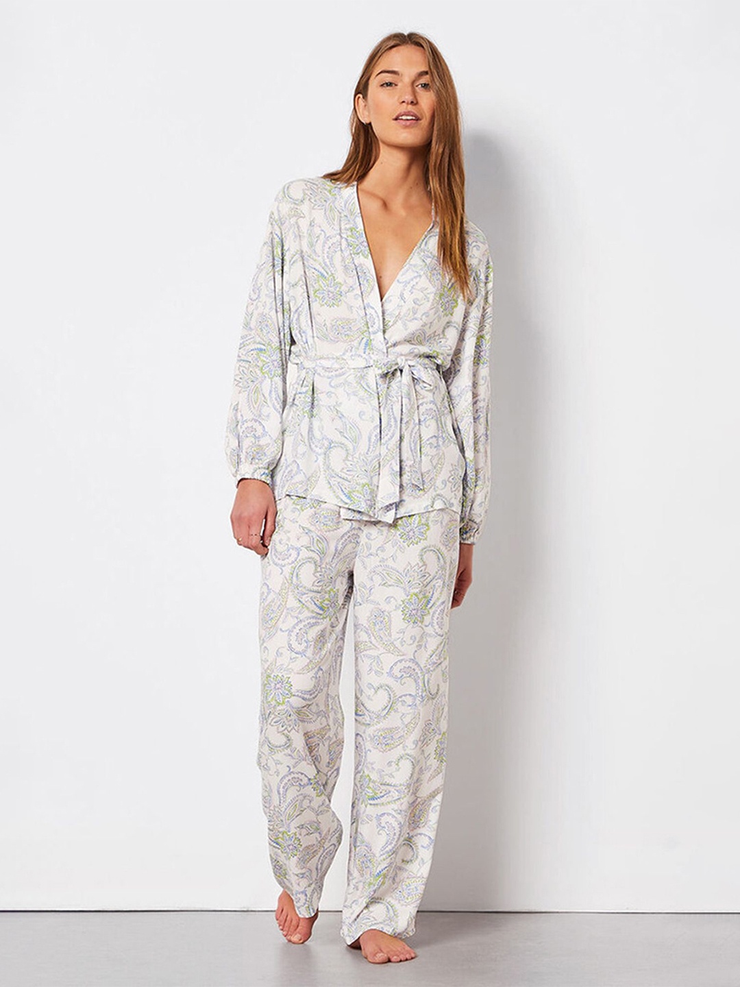 

LULU & SKY Women Printed Night Suits, White