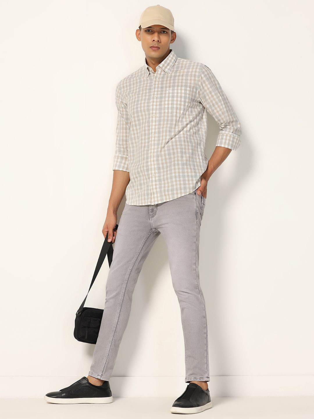 

Blackberrys Men Slim Fit Opaque Checked Casual Shirt, Brown