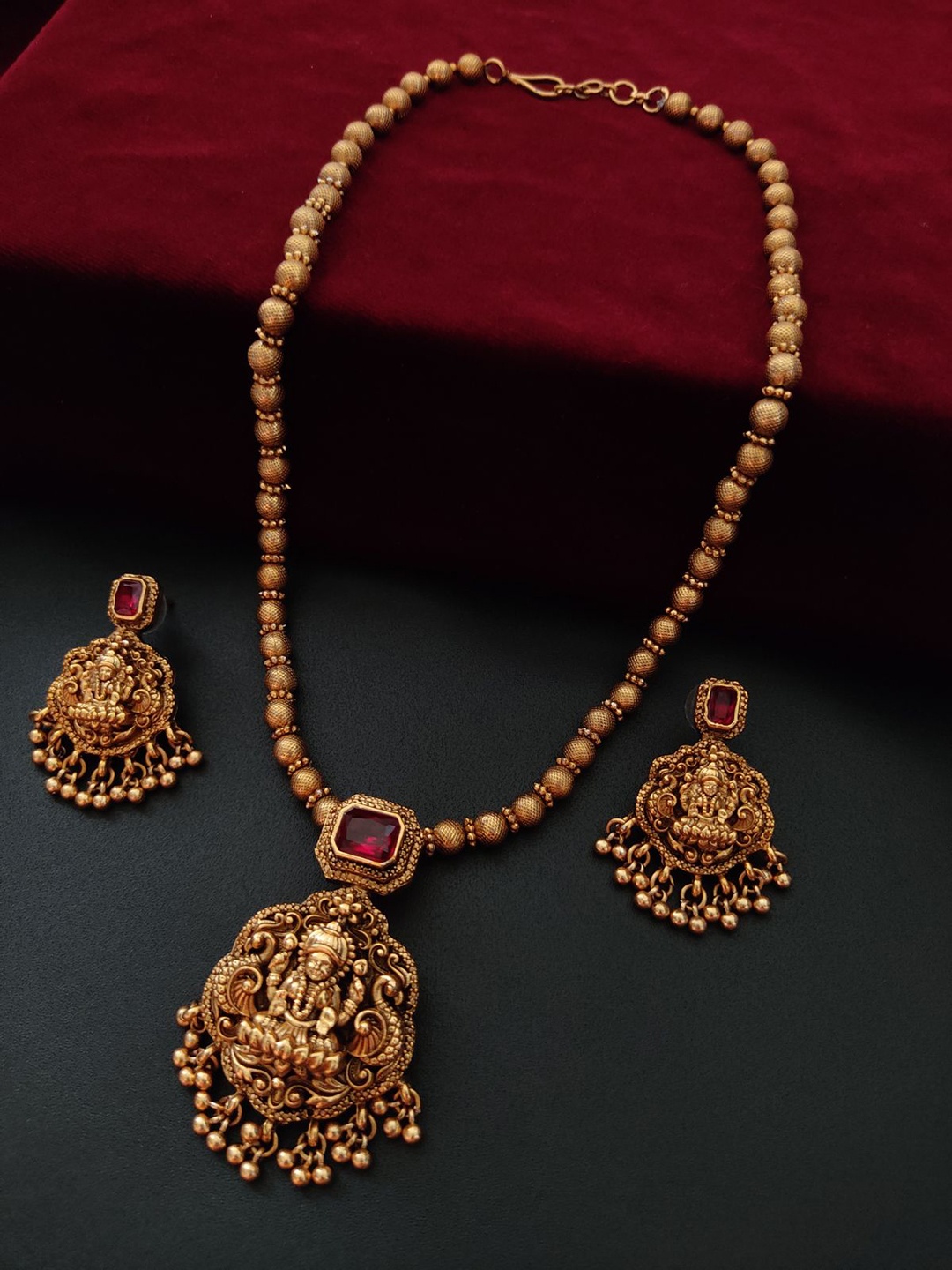 

Pihtara Jewels Gold-Plated Stone Studded Temple Jewellery Set