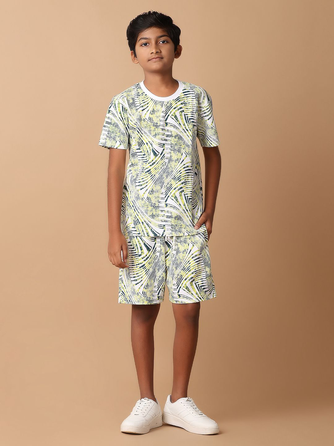

V-Mart Boys Printed Pure Cotton T-shirt With Shorts, Green